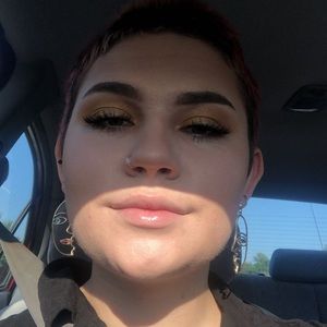 Meet your Posher, Lydia